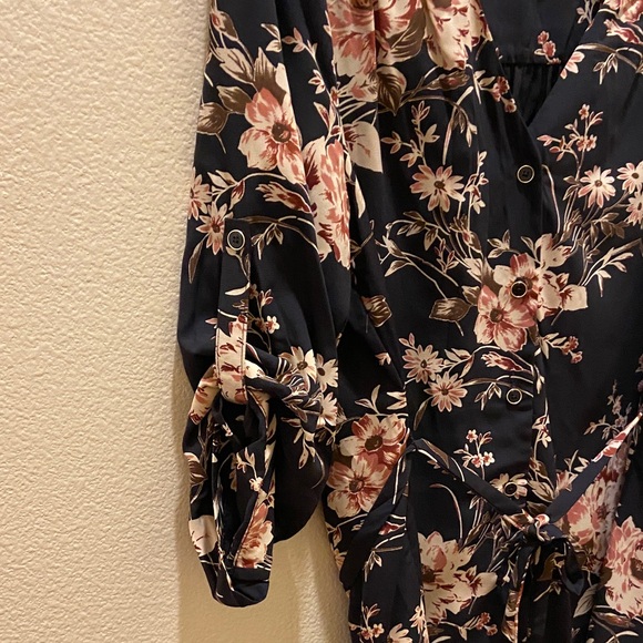 41 Hawthorn Floral Black Dress size medium - Picture 3 of 5